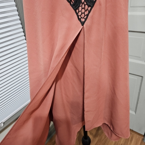 City Chic Lace Motif Halter Neckline with Back Tie and Split Tierd Detail - Picture 7 of 8